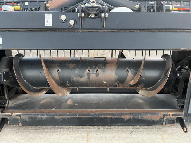 Image of MacDon FD75S equipment image 3