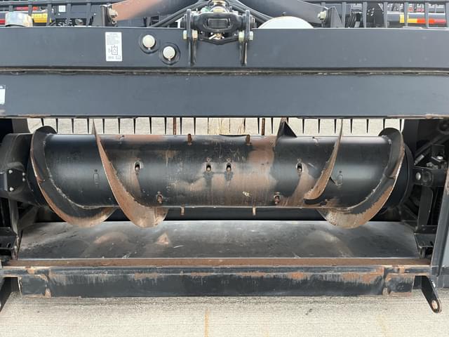 Image of MacDon FD75S equipment image 3