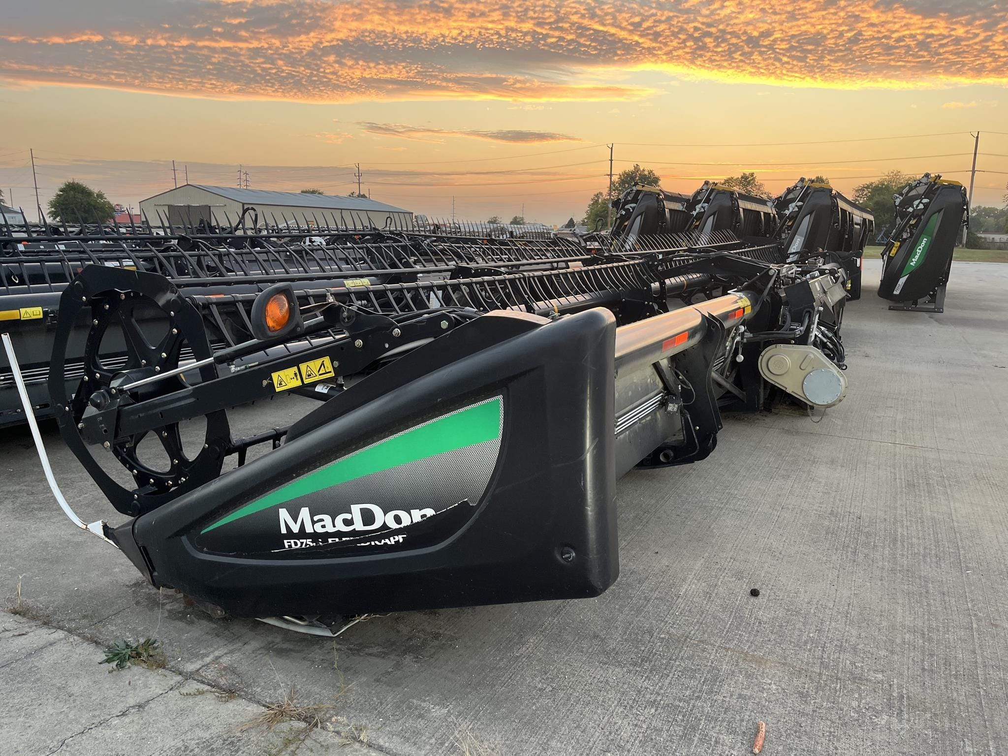 2015 MacDon FD75S Equipment Image0