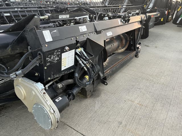 Image of MacDon FD75S equipment image 2