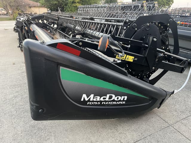 Image of MacDon FD75S equipment image 1