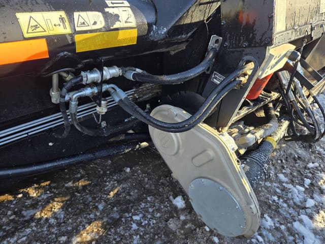 Image of MacDon FD75 equipment image 4