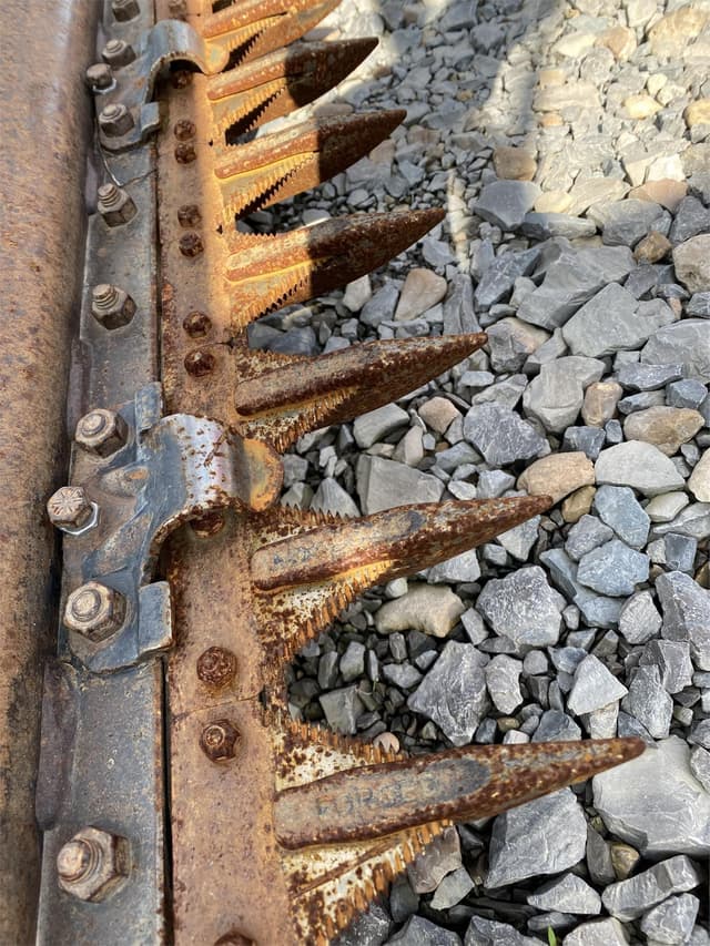 Image of MacDon FD75D equipment image 4