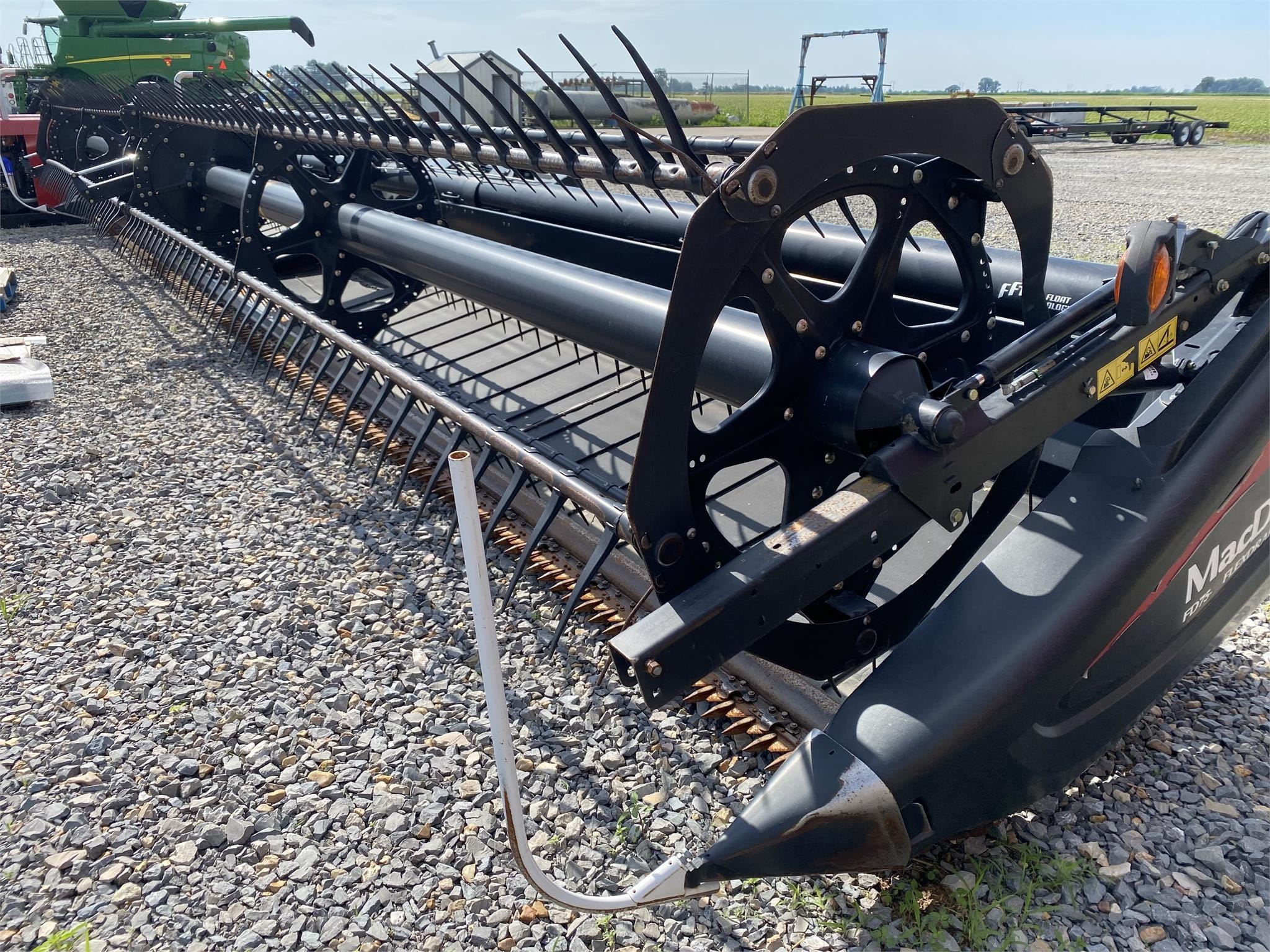 2015 MacDon FD75D Equipment Image0