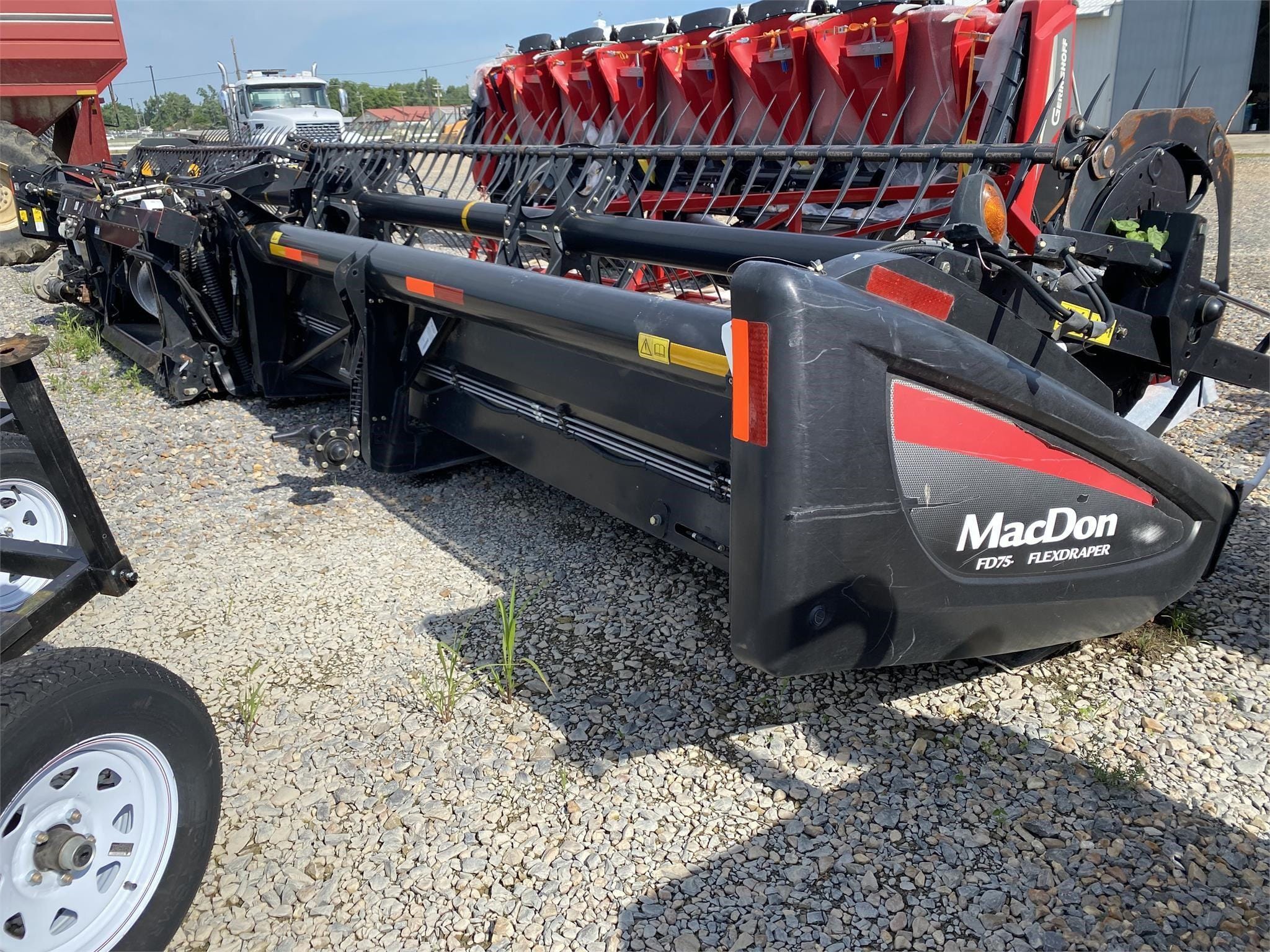 2015 MacDon FD75D Equipment Image0