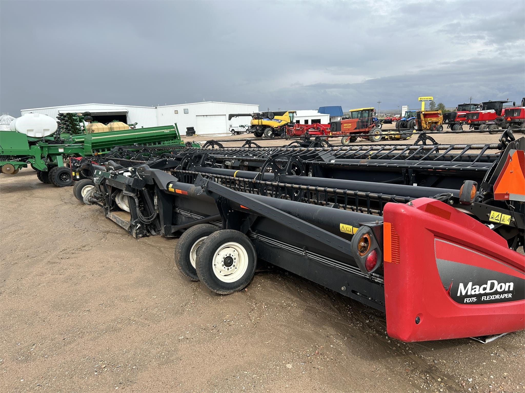 2015 MacDon FD75D Equipment Image0