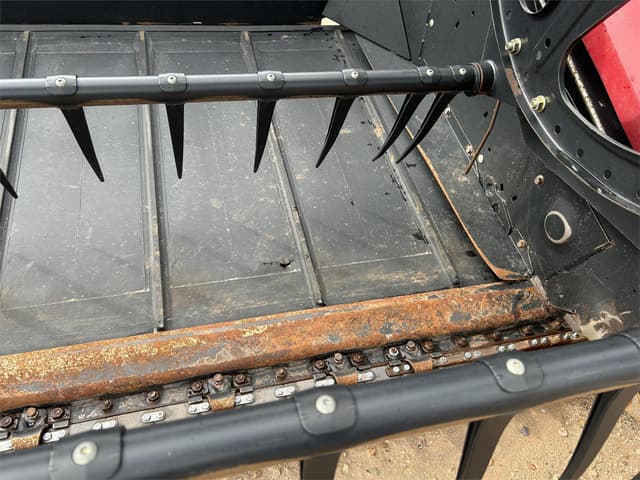 Image of MacDon FD75D equipment image 3