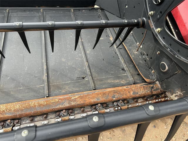 Image of MacDon FD75D equipment image 3