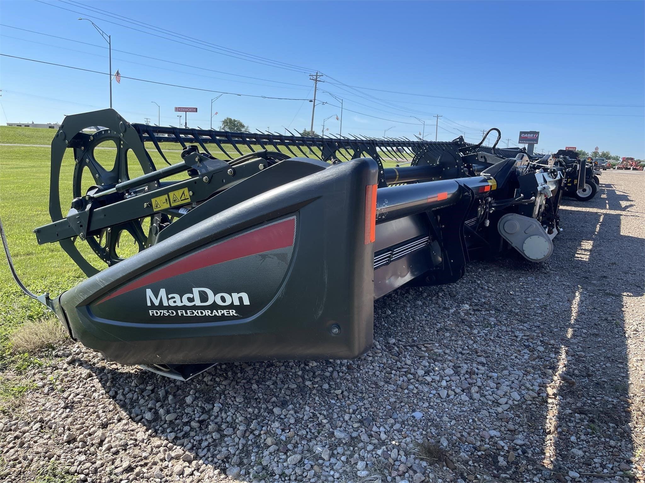 2015 MacDon FD75D Equipment Image0