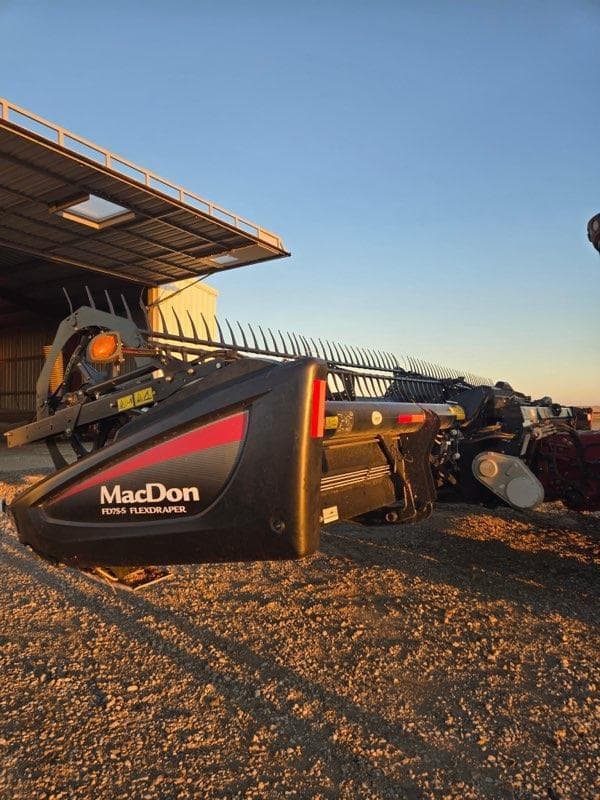 Image of MacDon FD75S equipment image 2