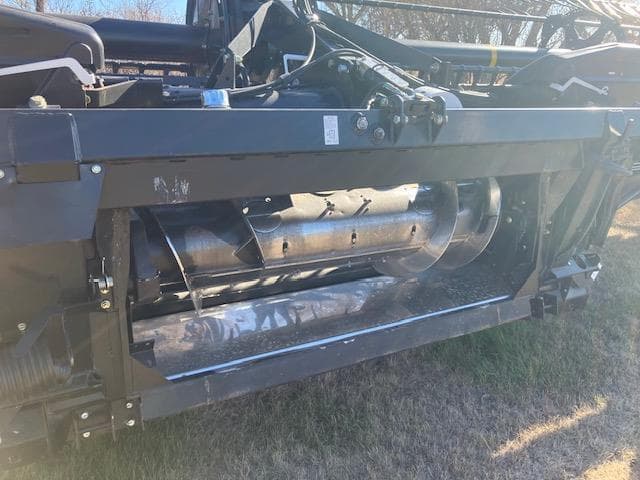 Image of MacDon FD75S equipment image 2