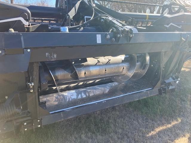 Image of MacDon FD75S equipment image 2