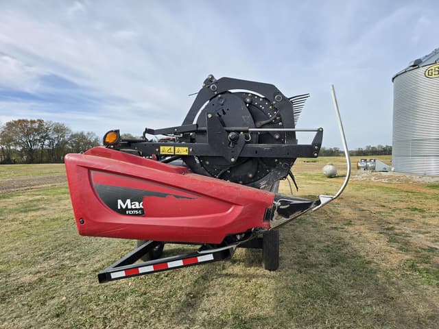 Image of MacDon FD75S equipment image 1