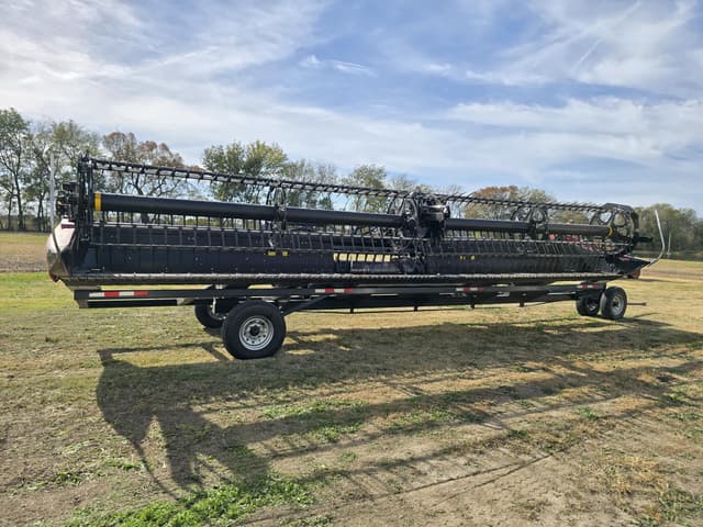 Image of MacDon FD75S equipment image 3