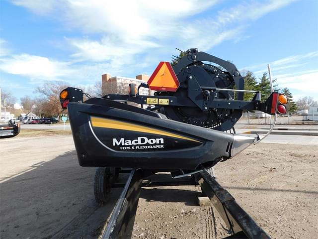 Image of MacDon FD75S equipment image 2