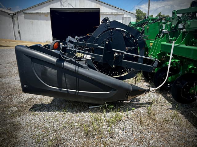 Image of MacDon FD75 equipment image 4
