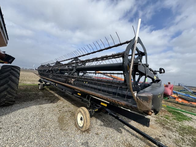 Image of MacDon FD75S equipment image 2