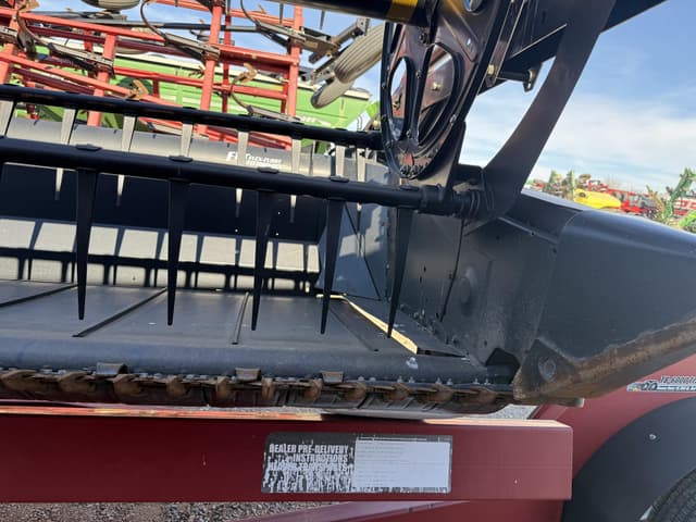 Image of MacDon FD75S equipment image 2