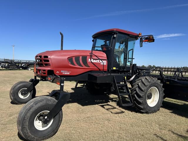 Image of MacDon M155 equipment image 3