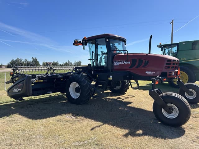 Image of MacDon M155 equipment image 1