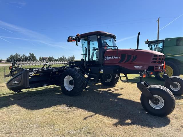 Image of MacDon M155 equipment image 1