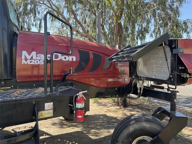 Image of MacDon M205 equipment image 4