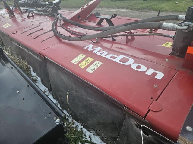 Image of MacDon R85 equipment image 3