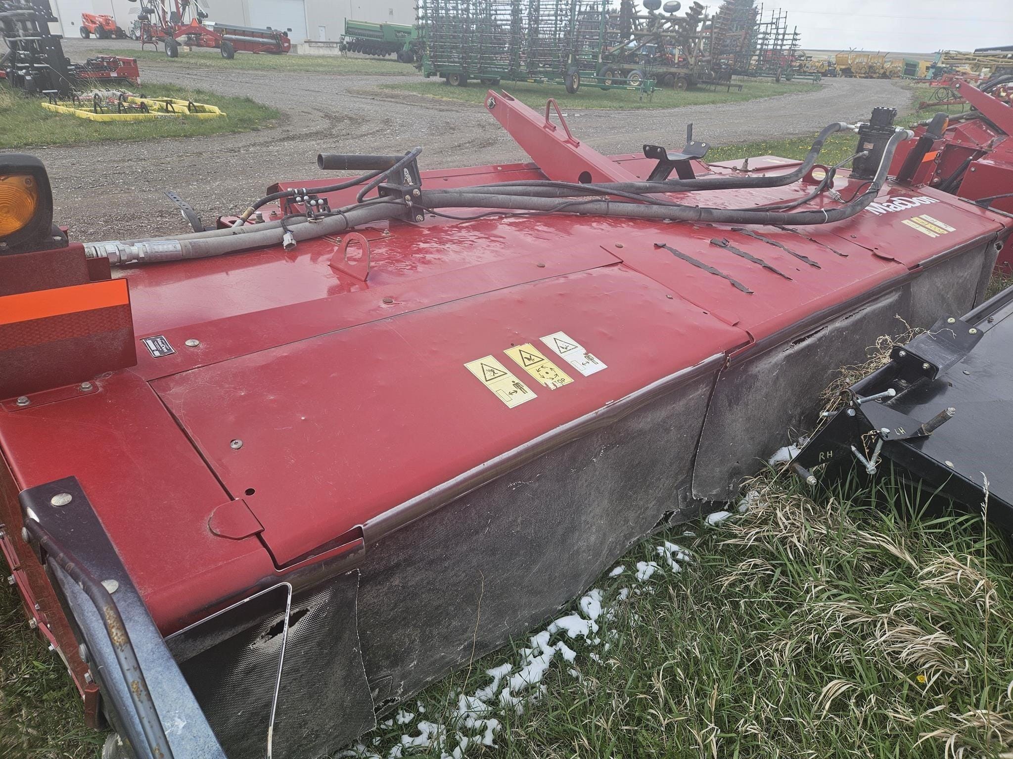 2015 MacDon R85 Equipment Image0