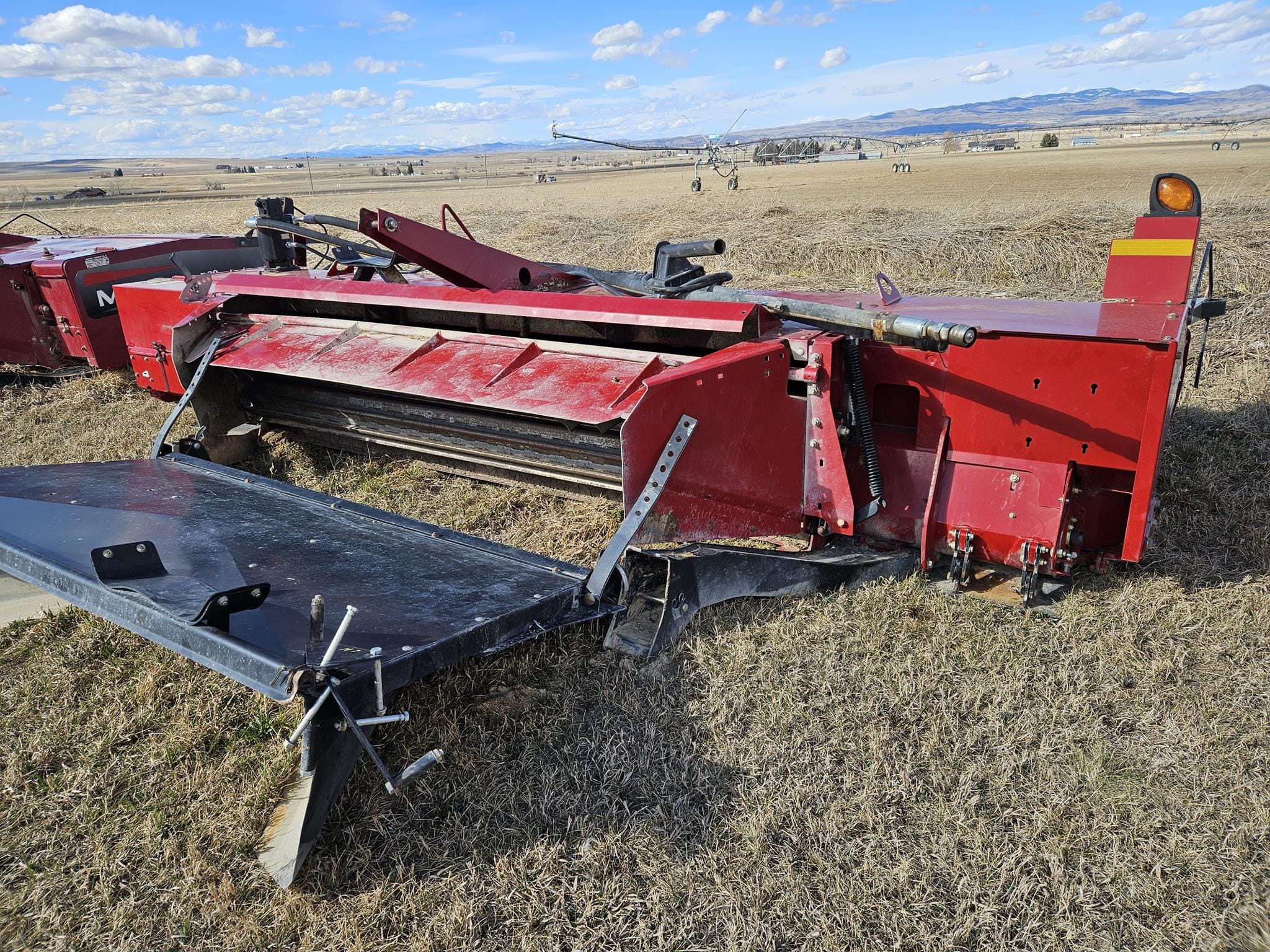 2015 MacDon R85 Equipment Image0