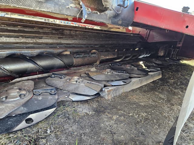 Image of MacDon R85 equipment image 4