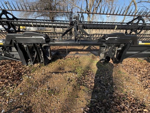 Image of MacDon FD75 equipment image 3