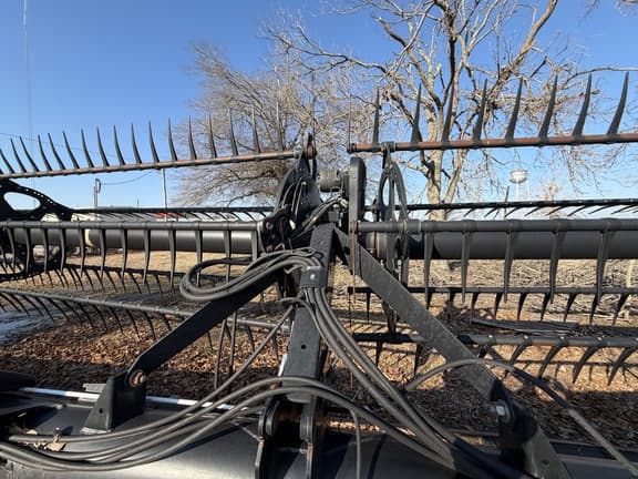 Image of MacDon FD75 equipment image 4