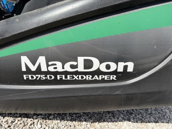Image of MacDon FD75 equipment image 2