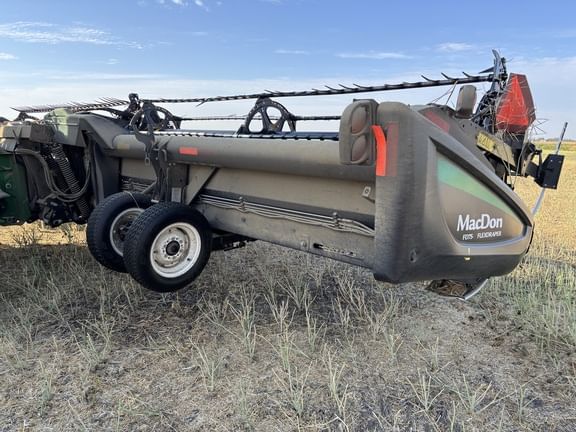 2015 MacDon FD75S Equipment Image0