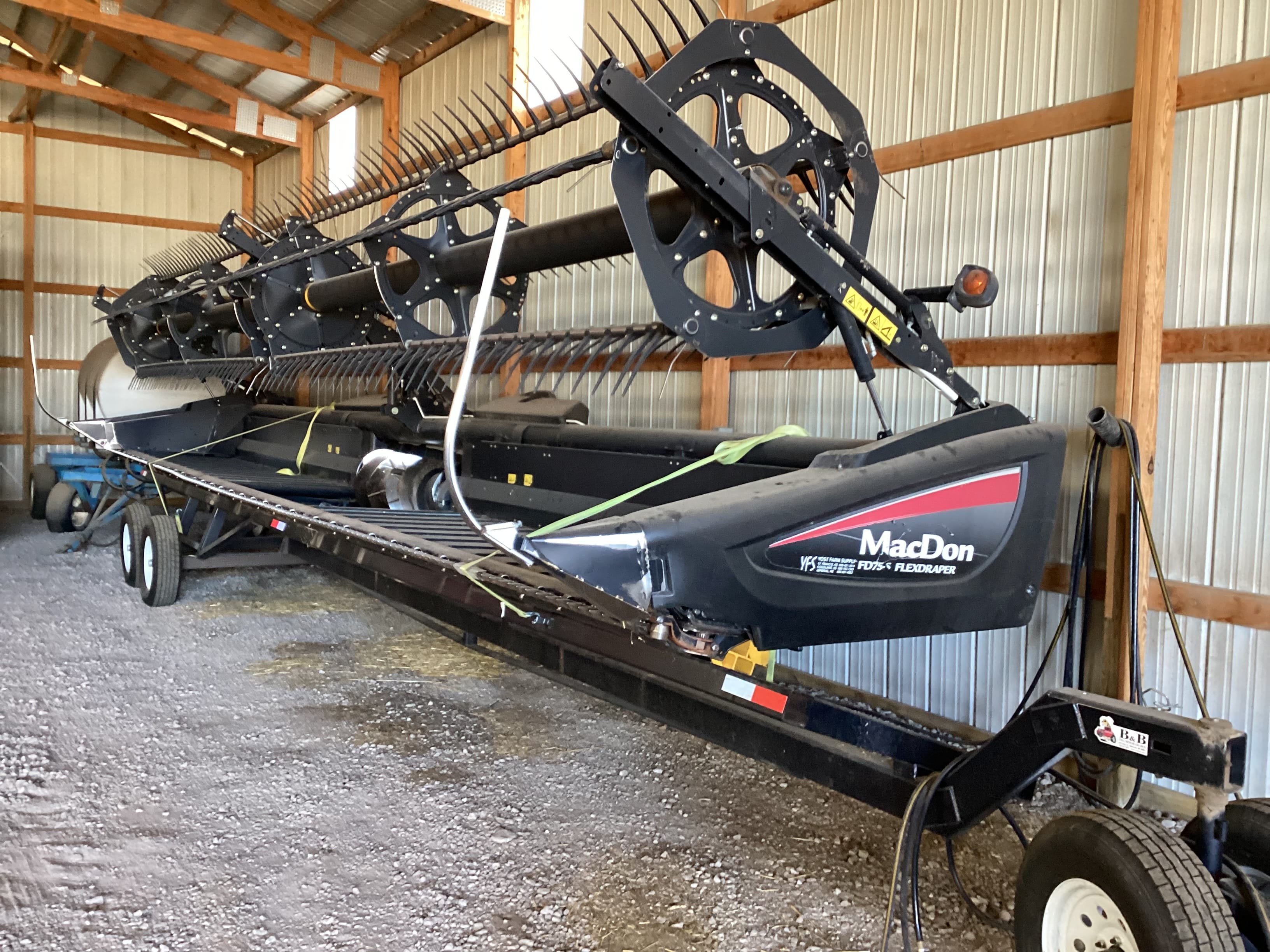 2015 MacDon FD75 Equipment Image0