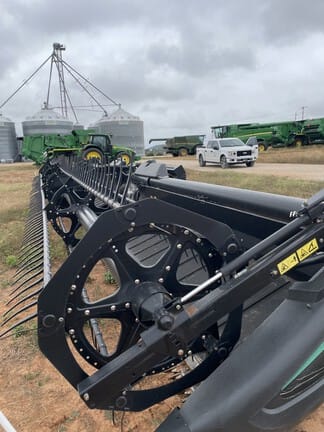 2015 MacDon FD75 Equipment Image0