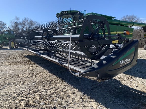 2015 MacDon FD75D Equipment Image0