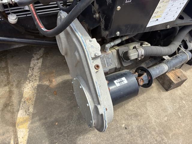 Image of MacDon FD75-40 equipment image 3