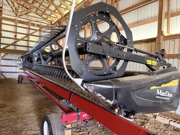 Image of MacDon FD75-40 equipment image 3
