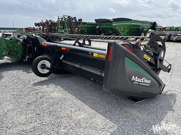 Image of MacDon FD75D equipment image 3