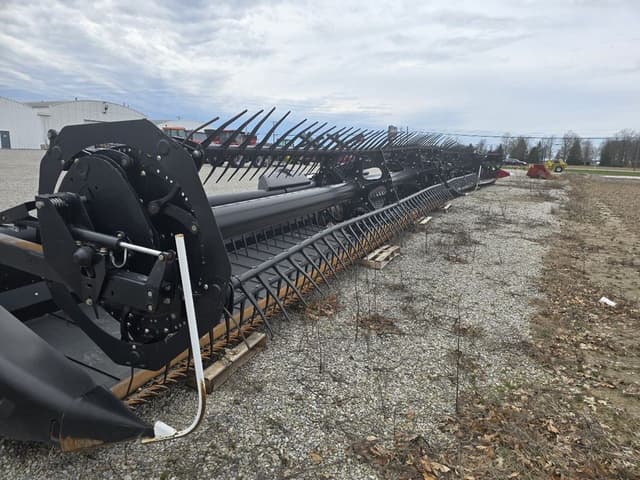 Image of MacDon FD75S equipment image 1