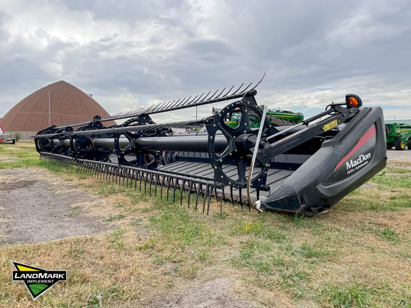 2015 MacDon FD75 Equipment Image0