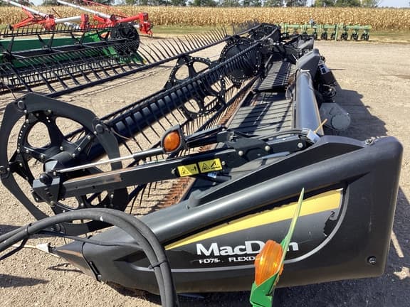 Image of MacDon FD75-40 equipment image 2