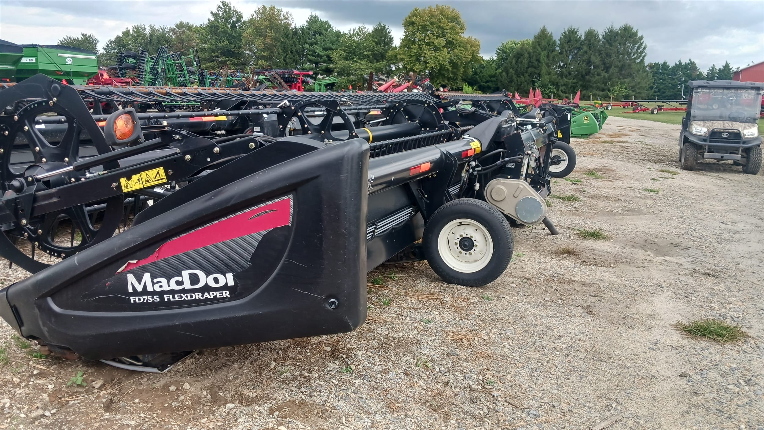 2015 MacDon FD75S Equipment Image0