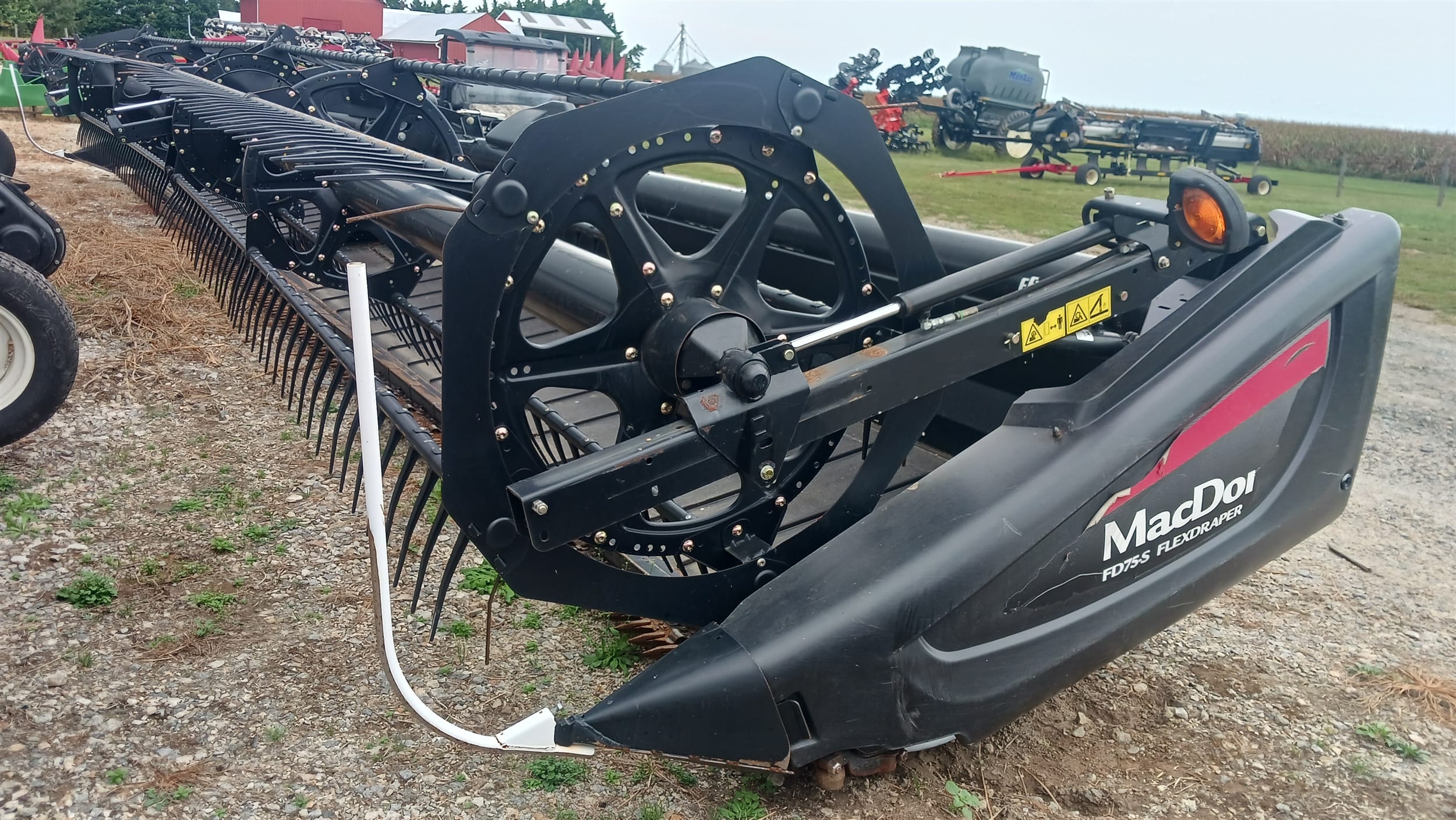 2015 MacDon FD75S Equipment Image0