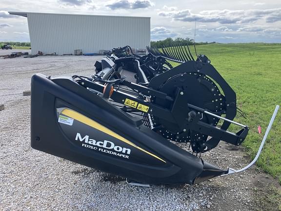 Image of MacDon FD75D equipment image 3