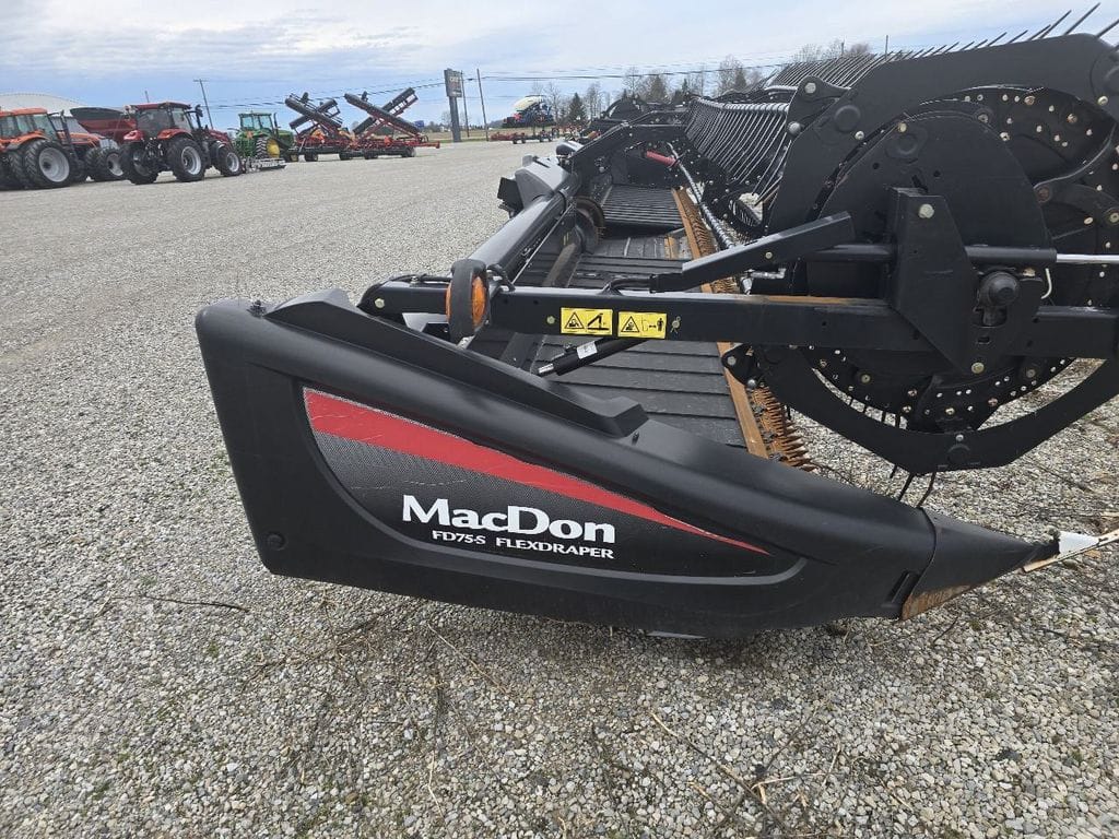 2015 MacDon FD75S Equipment Image0
