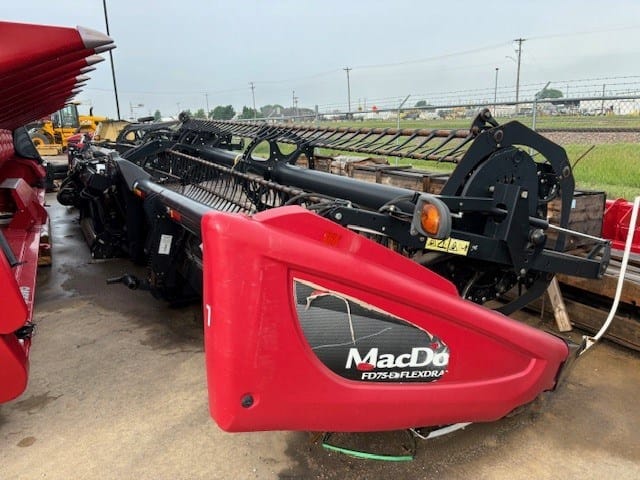 Main image MacDon FD75D