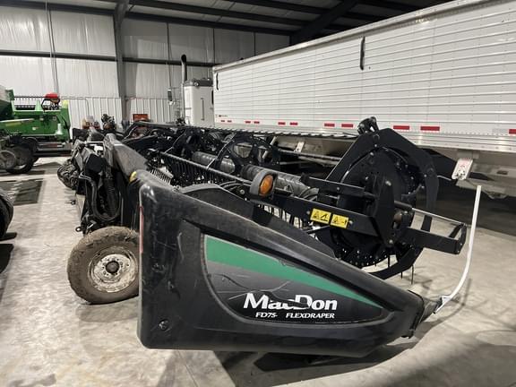 Image of MacDon FD75 equipment image 2