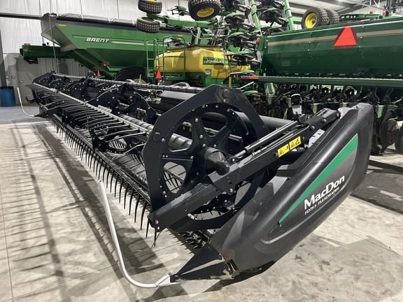 2015 MacDon FD75 Equipment Image0